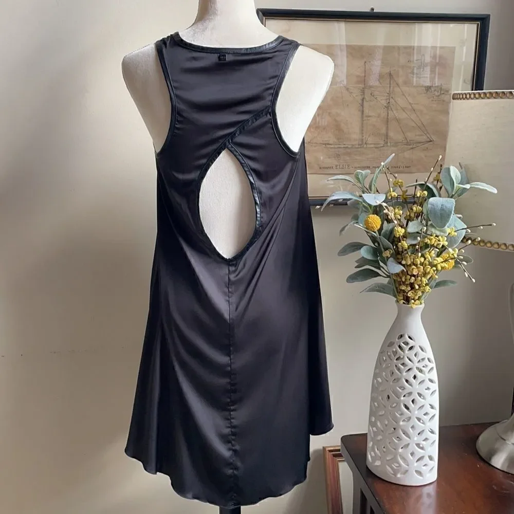 RUDSAK Black Hi/Low Silky Sleeveless Blouse w/Open Back (Size: Small) - Picture 4 of 14